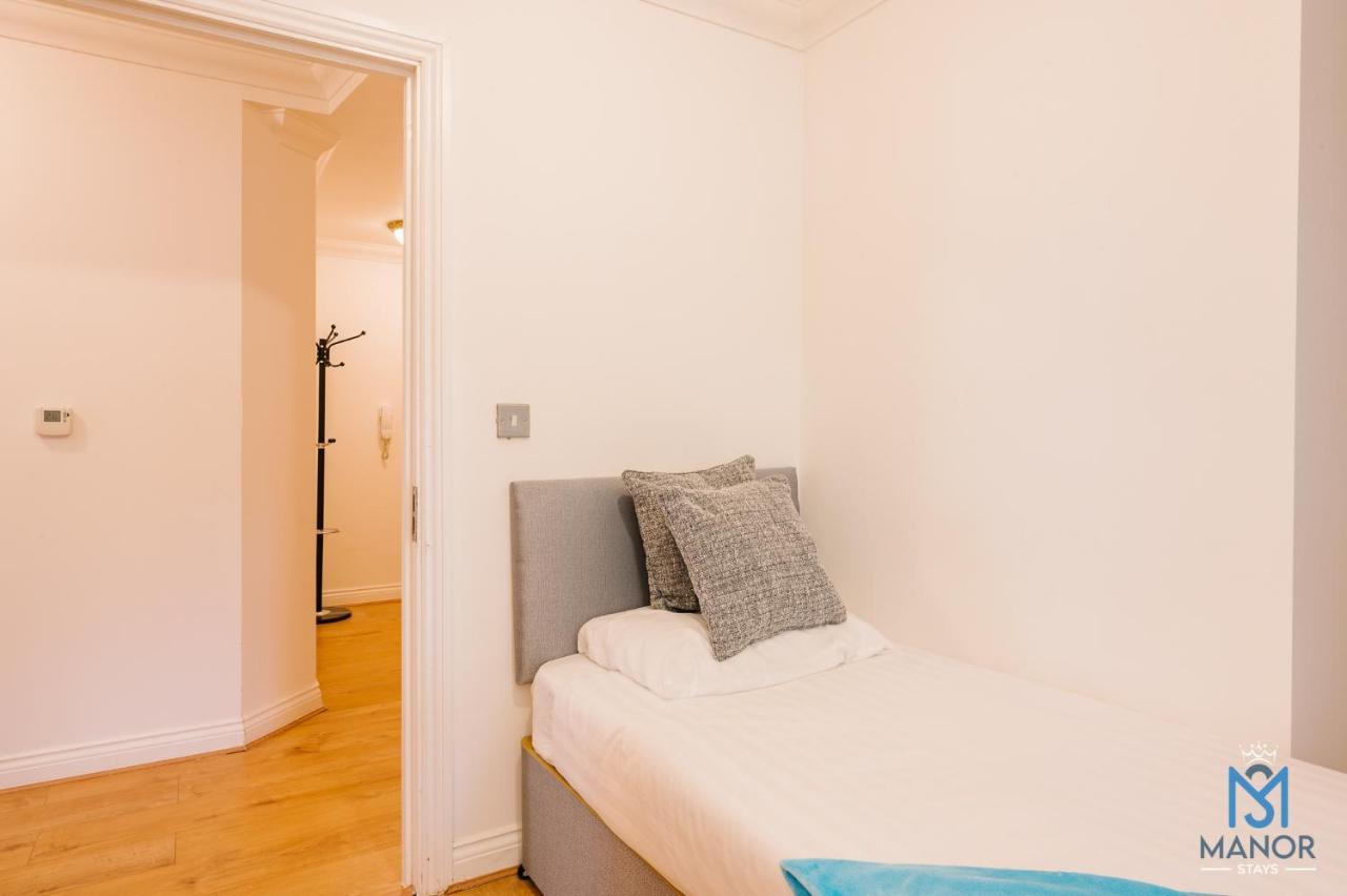 נורת'המפטון 05Th Residence Of Lord Avenue Sleeps Five People מראה חיצוני תמונה